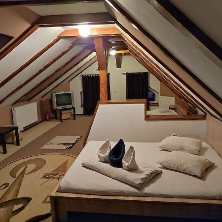 Scarlette Hotel Brasov Luaran gambar