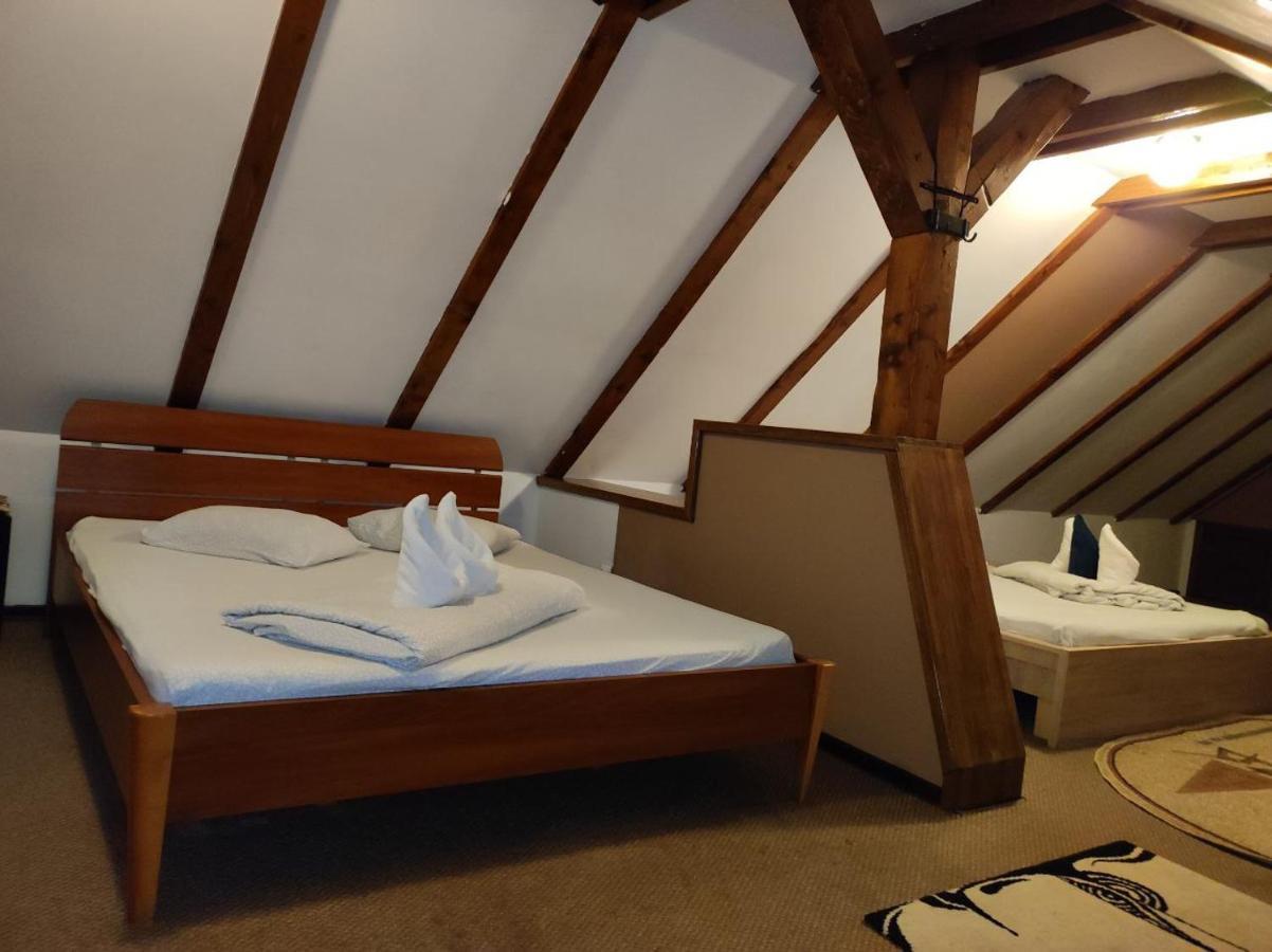 Scarlette Hotel Brasov Luaran gambar